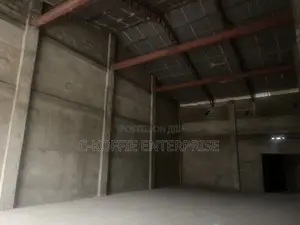 1000 SQM Warehouse at Circle
