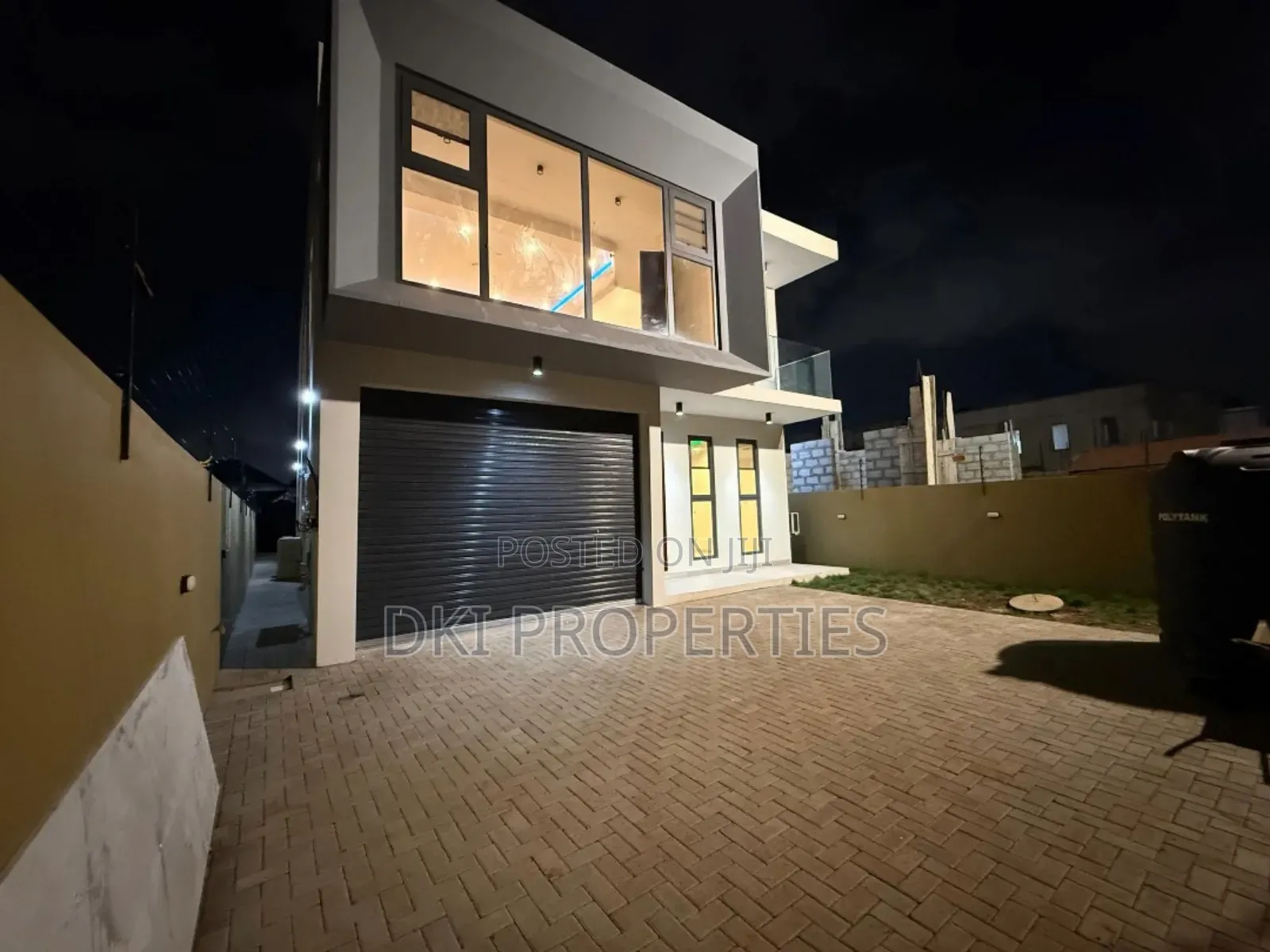 5bdrm House in Dki Properties, Adenta for sale