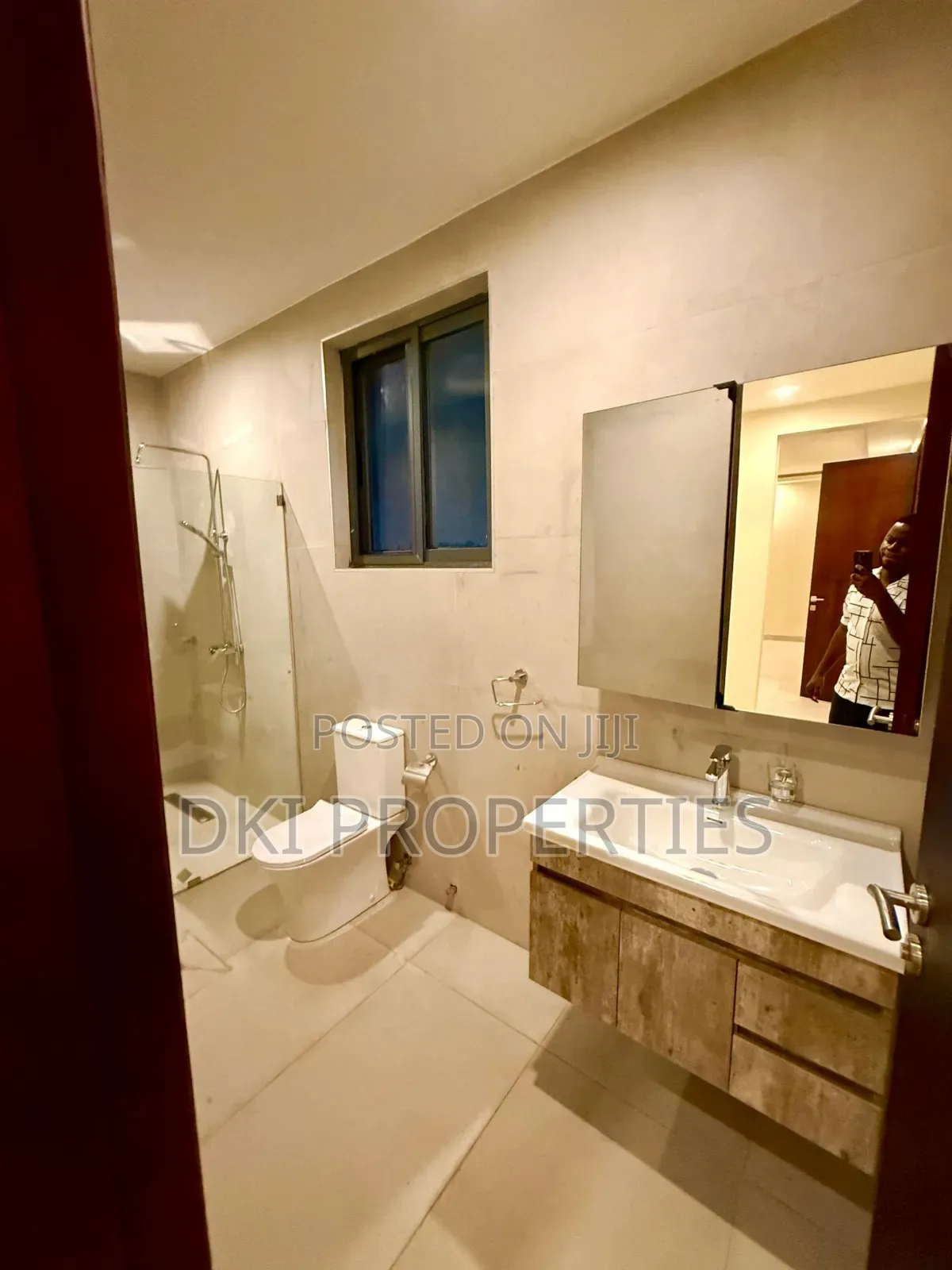 5bdrm House in Dki Properties, Adenta for sale
