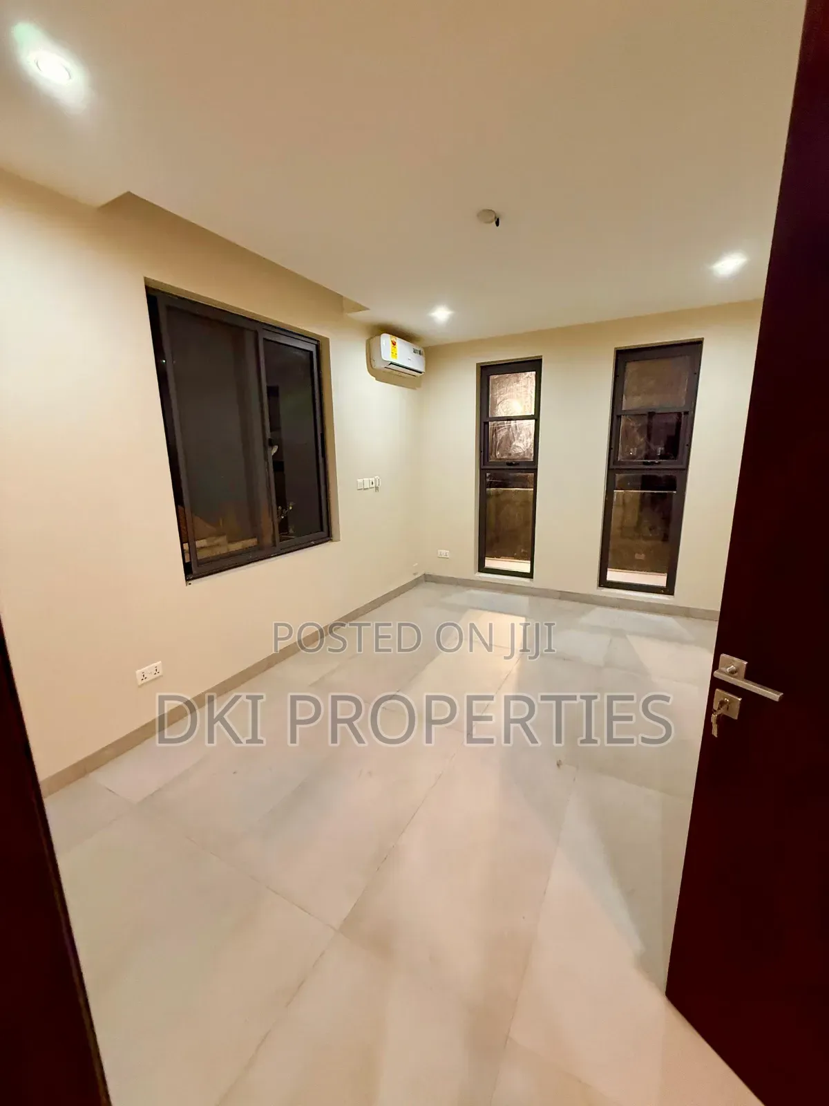 5bdrm House in Dki Properties, Adenta for sale