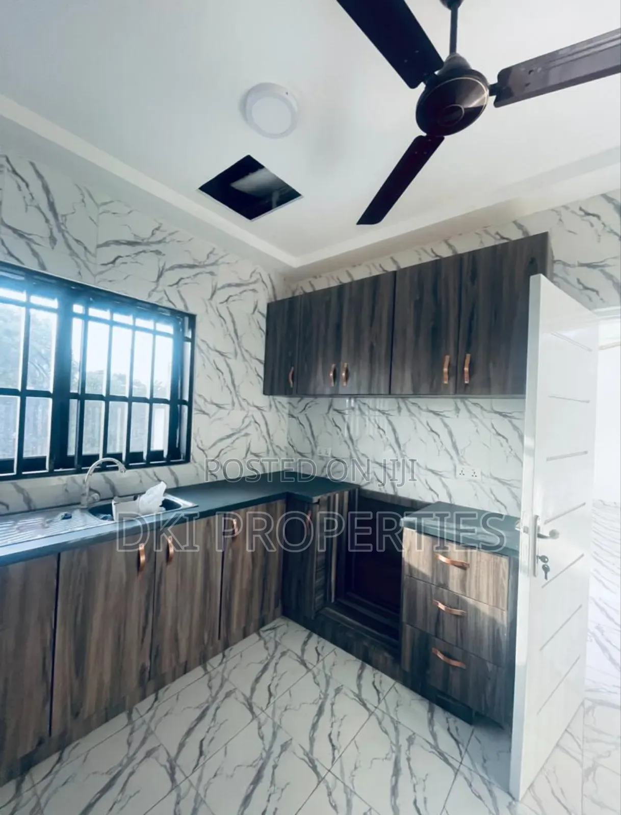 5bdrm House in Dki Properties, Adenta for sale