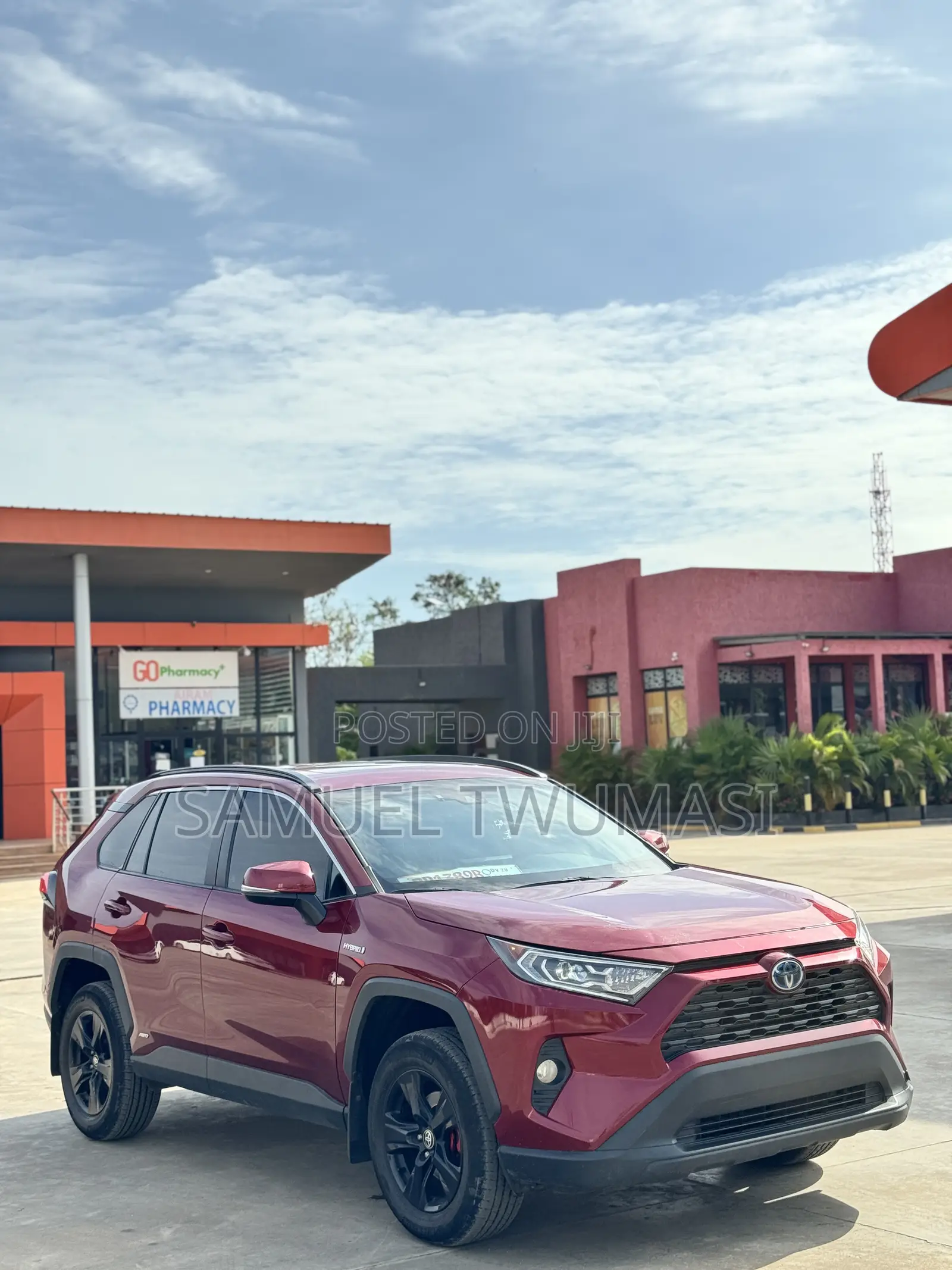 Toyota RAV4 XLE 2022 Red