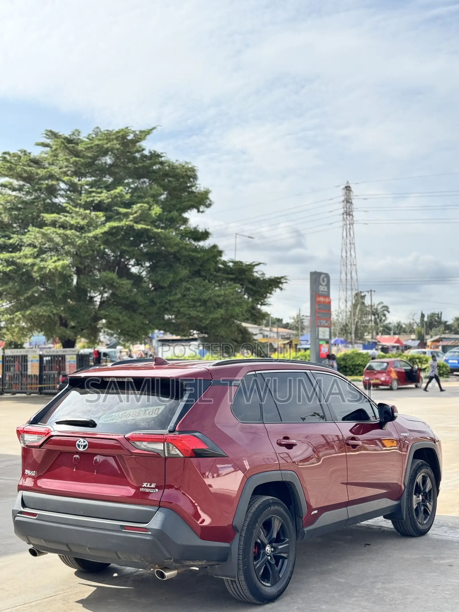 Toyota RAV4 XLE 2022 Red
