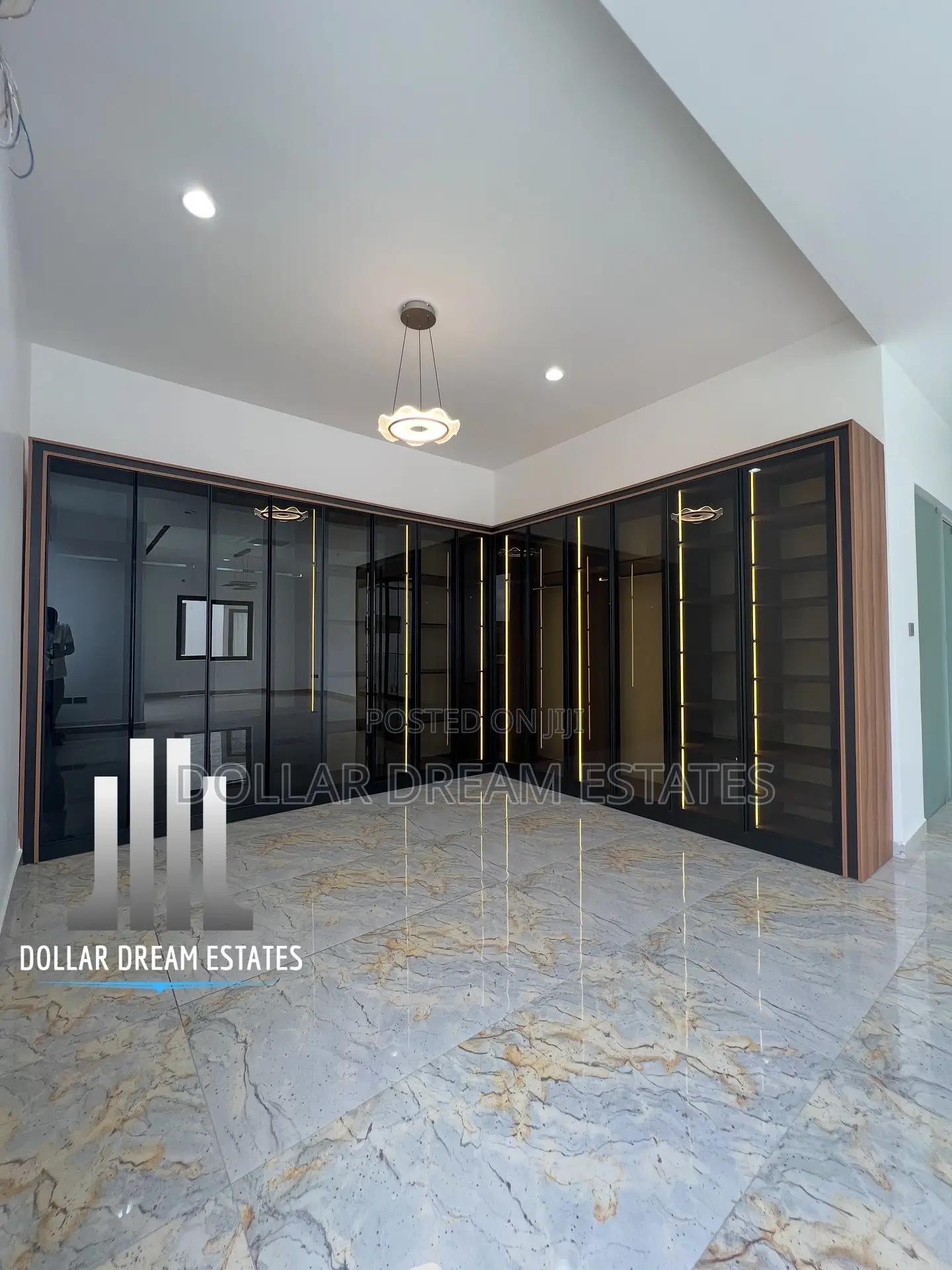 5bdrm House in East Legon for sale