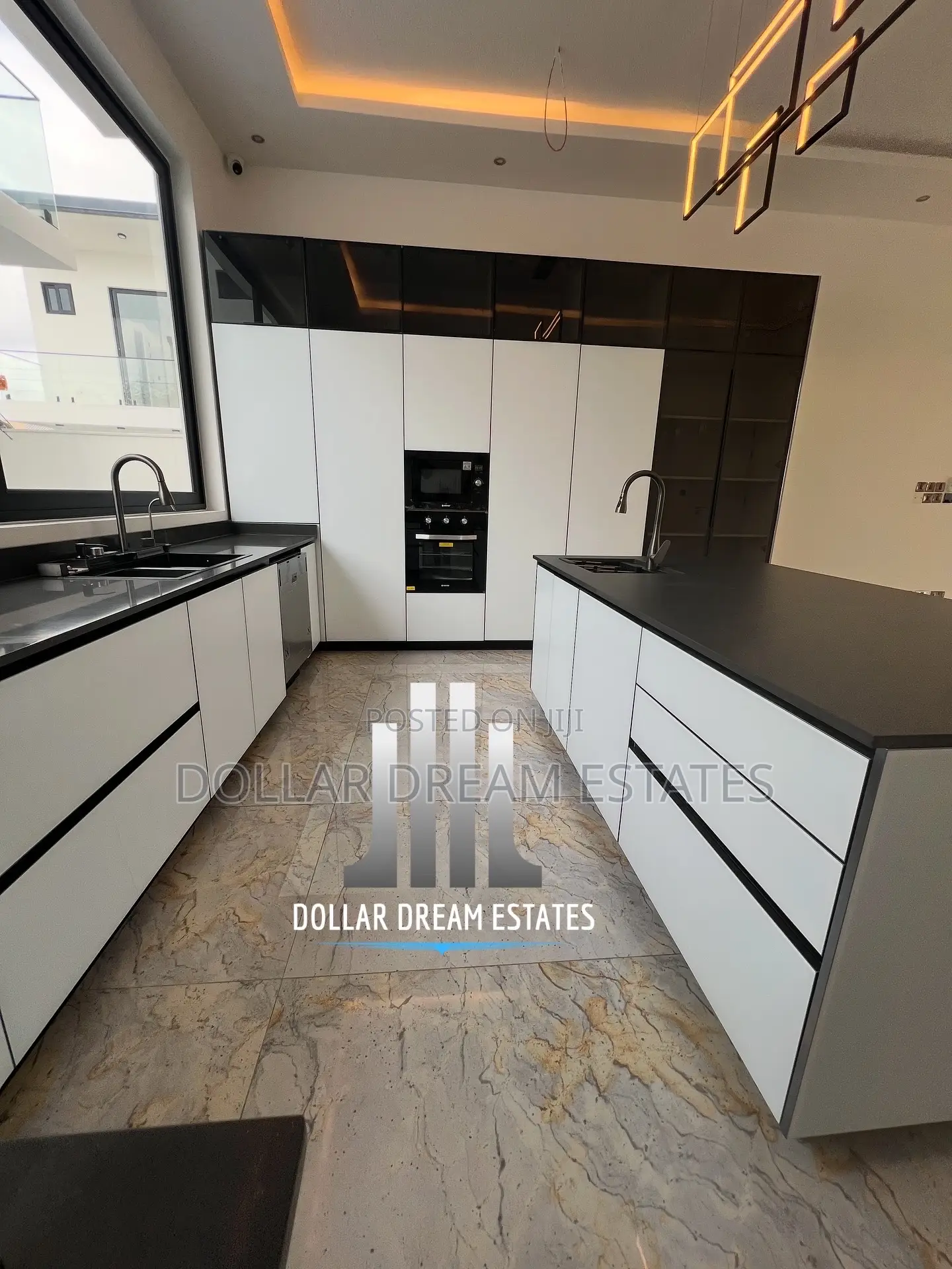 5bdrm House in East Legon for sale