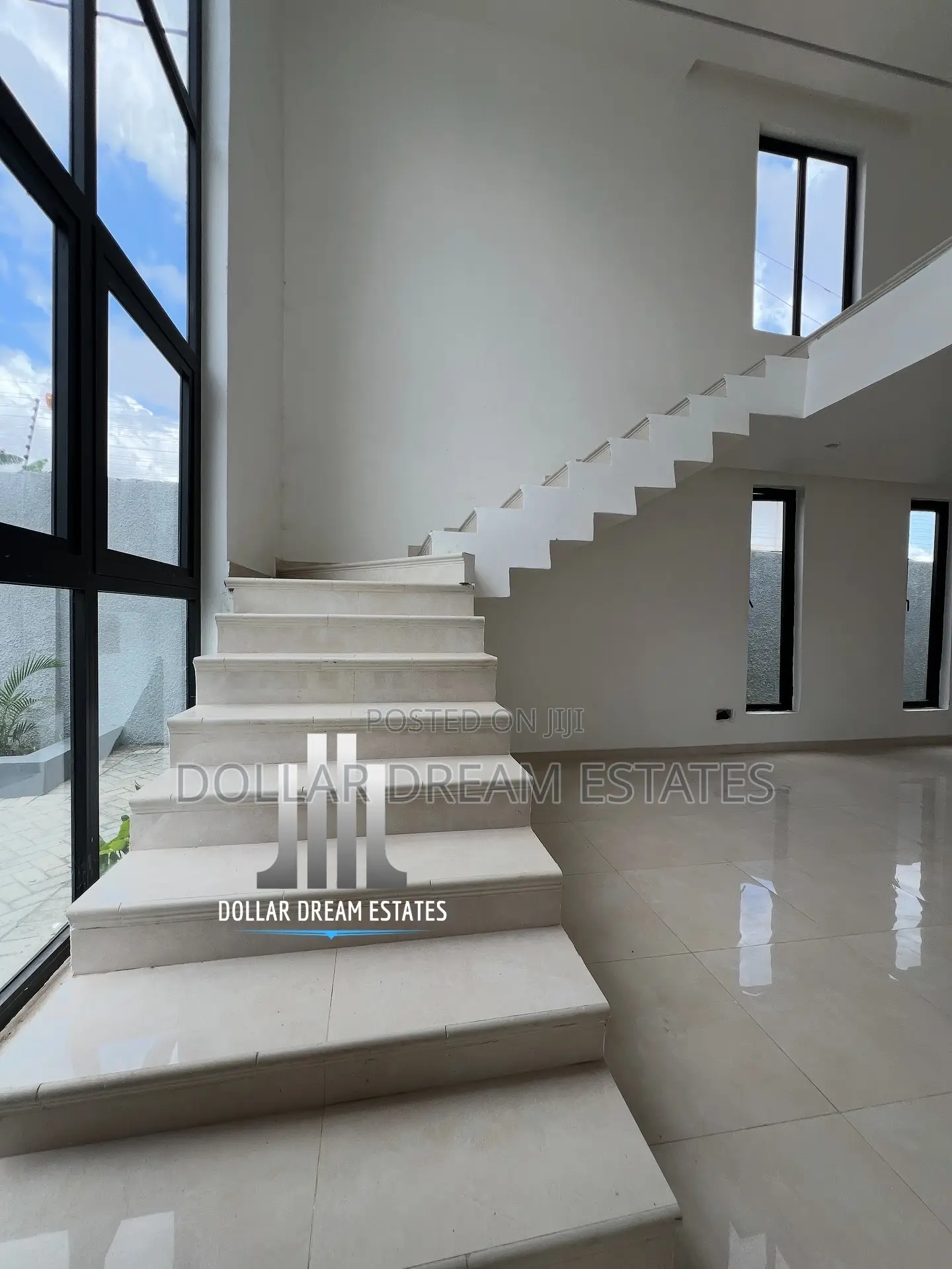 4bdrm Townhouse / Terrace in North Legon for rent