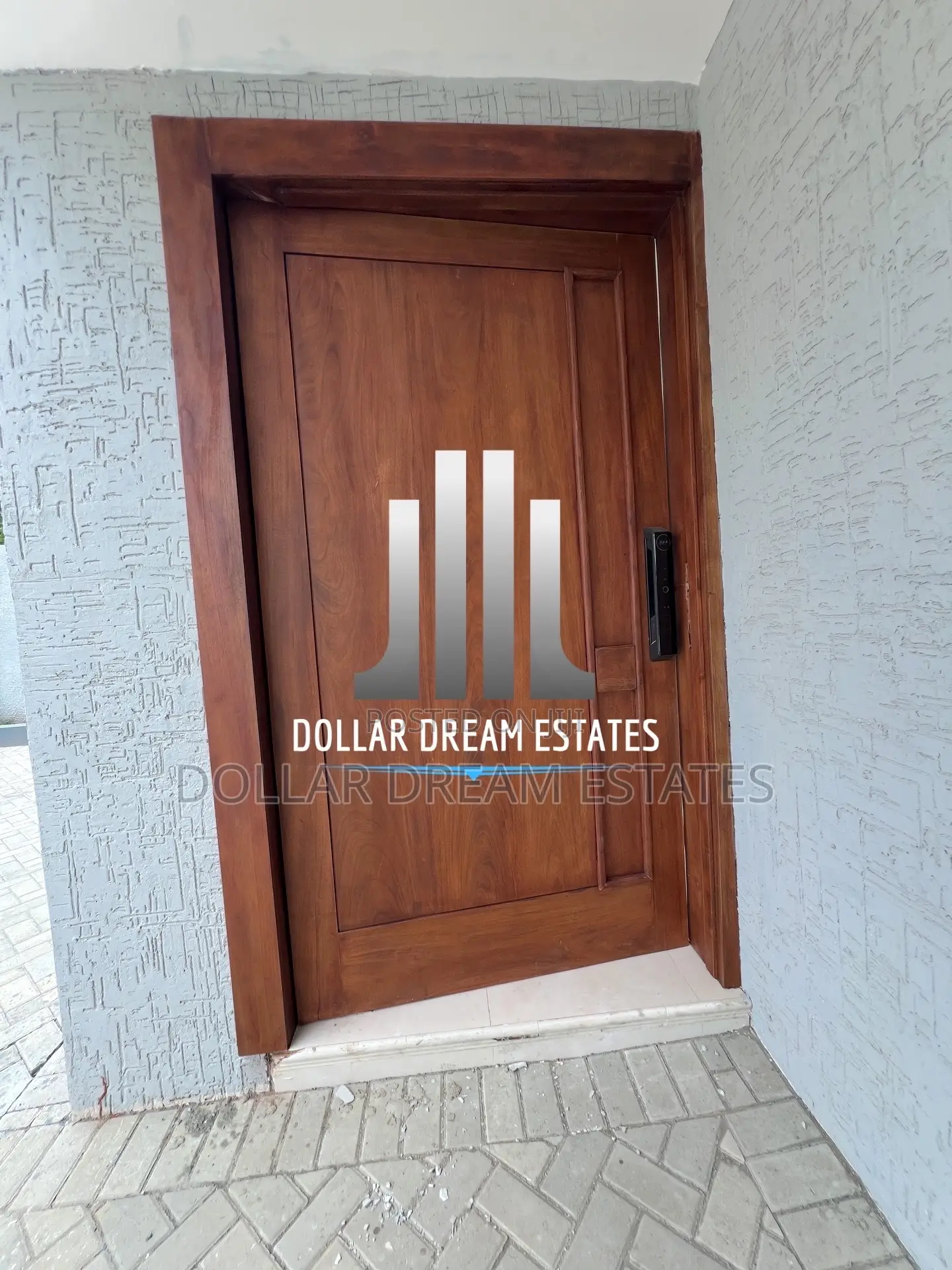4bdrm Townhouse / Terrace in North Legon for rent