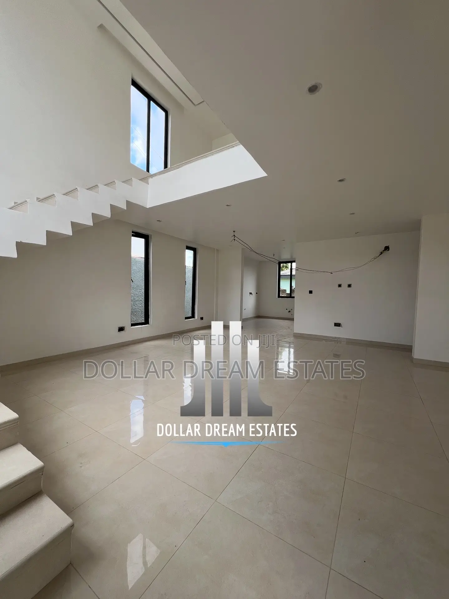 4bdrm Townhouse / Terrace in North Legon for rent