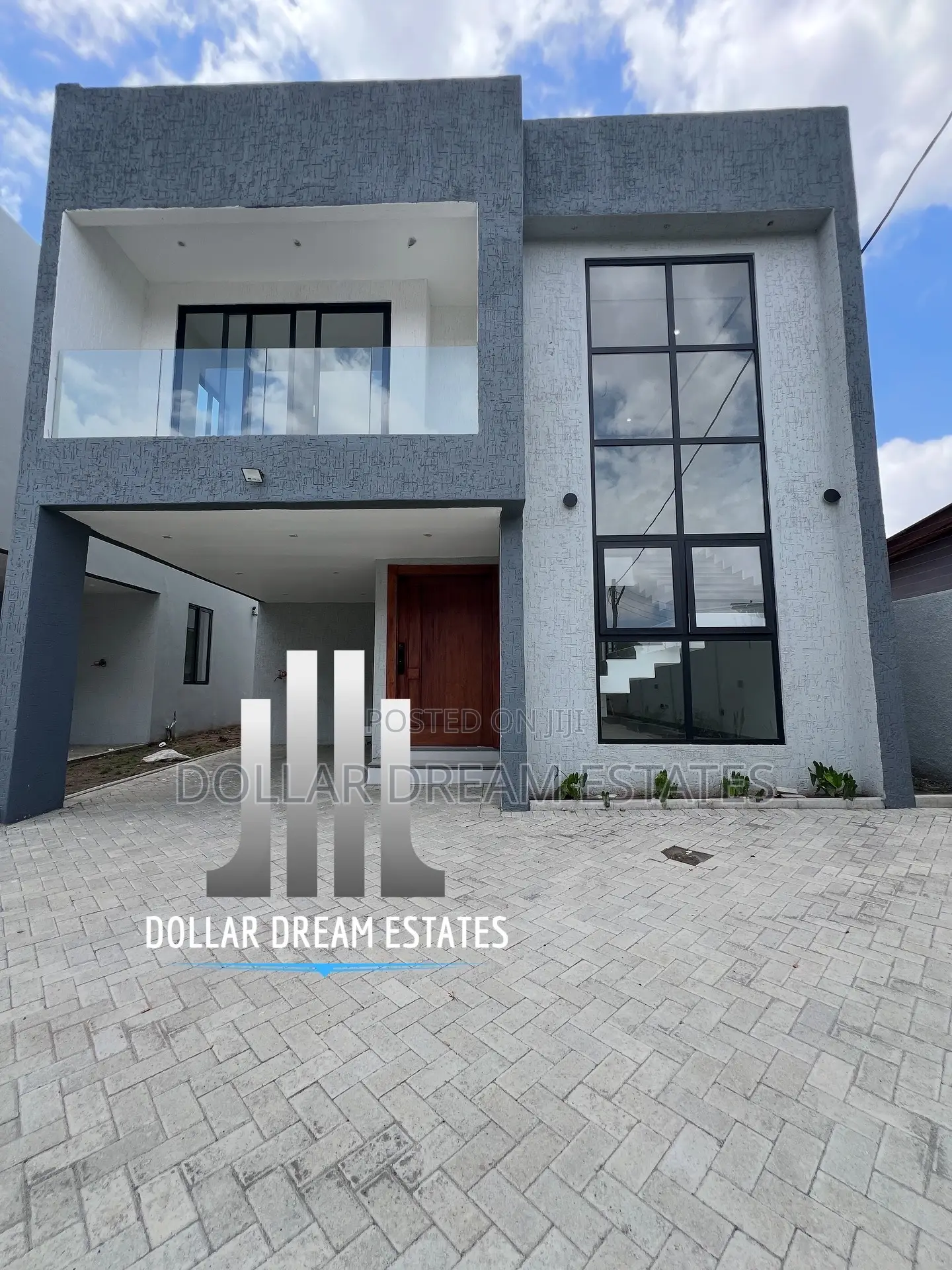 4bdrm Townhouse / Terrace in North Legon for rent