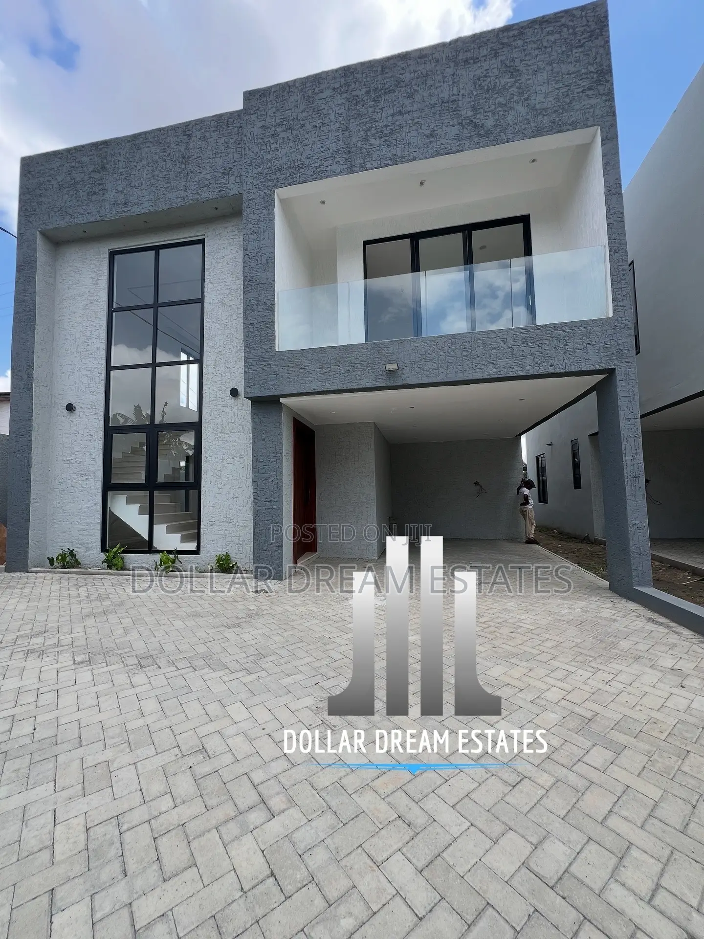 4bdrm Townhouse / Terrace in North Legon for rent