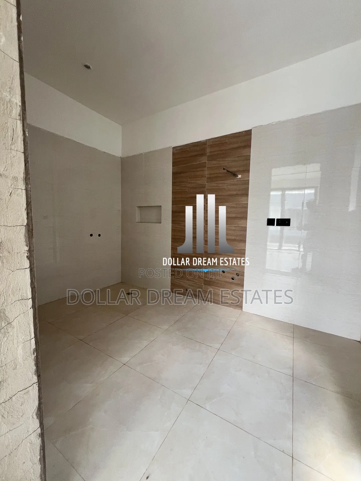 4bdrm Townhouse / Terrace in North Legon for rent