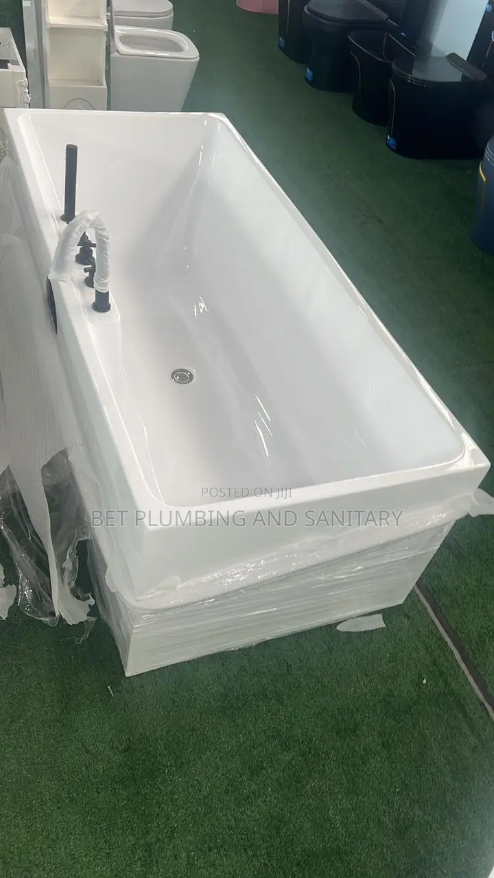 European Jacuzzi Bathtub_complete With Tap