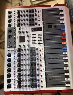 Qr -12 Channel Powered Mixer