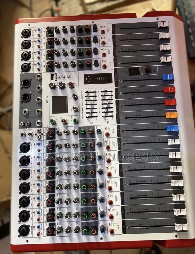 Qr -12 Channel Powered Mixer