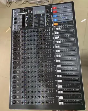 Yamaha SMX 1600 16 Channel Mixer