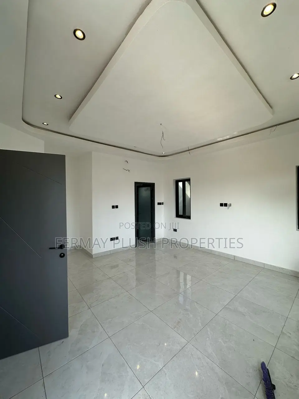 Furnished 4bdrm Mansion in Cantonments, Accra Metropolitan for sale