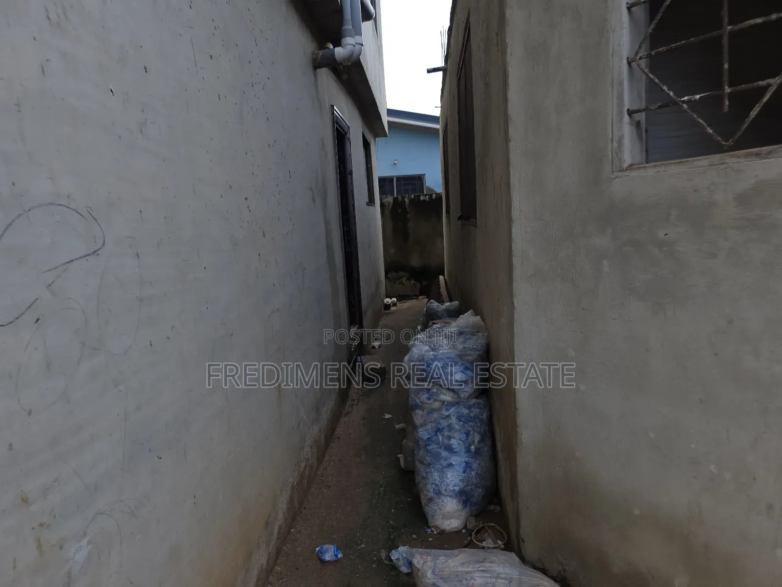 4bdrm House in Fredimens Real, Atwima Kwanwoma for sale
