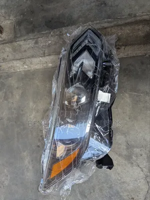 Nissan Rogue 2017,2018,2019,2020 Headlight