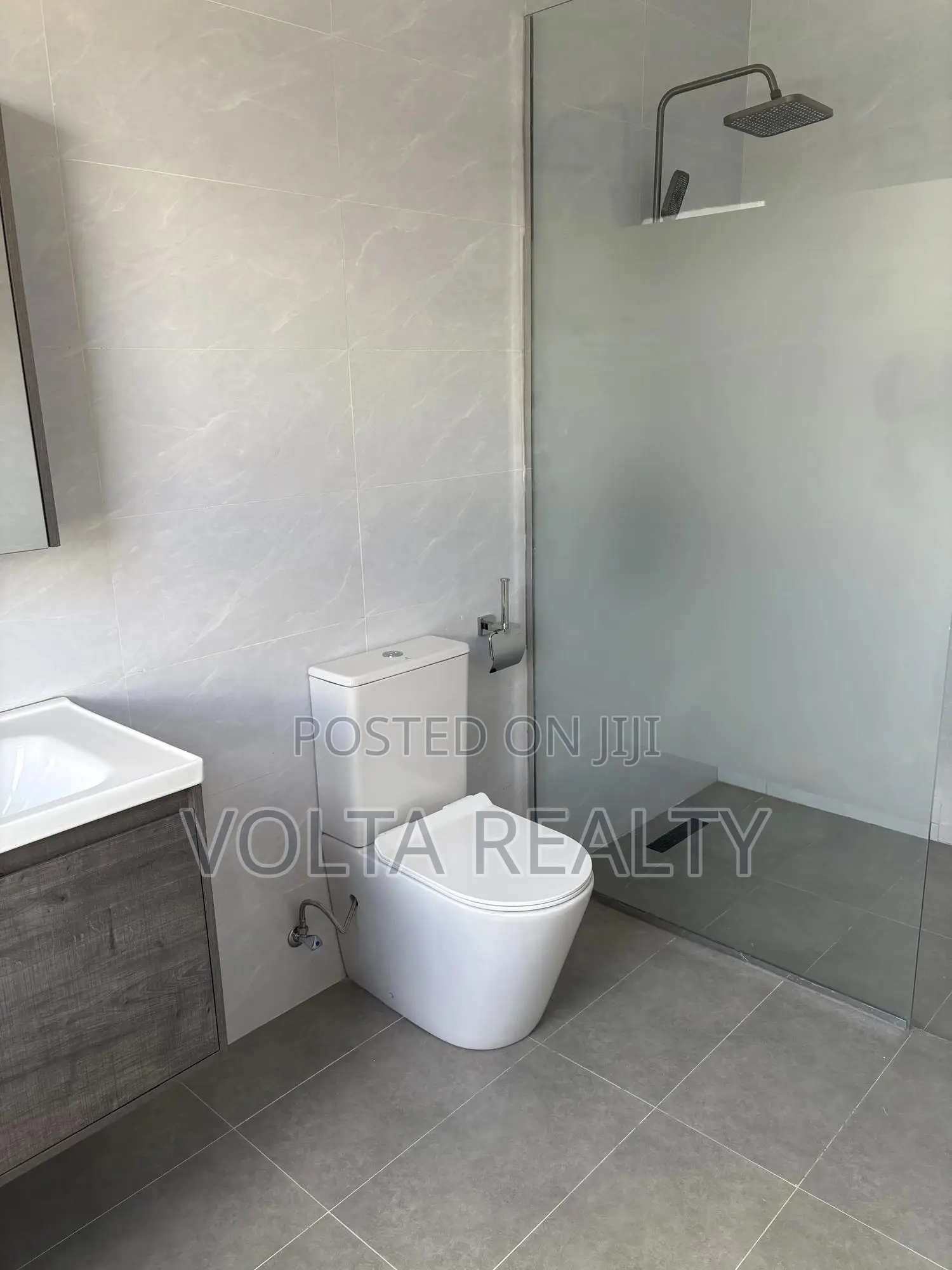 3bdrm House in Volta Estate, Oyarifa Mall Area for sale