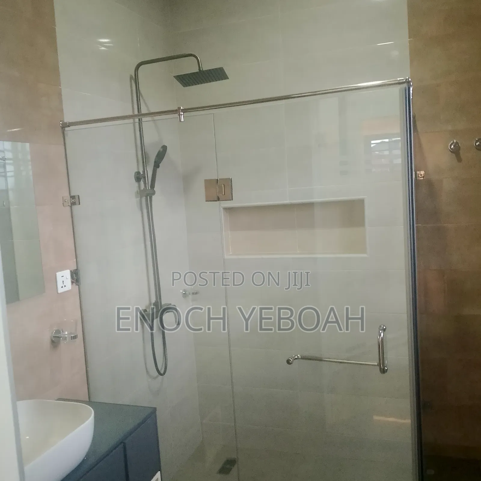 3bdrm House in Kwesbo Properties, Lake Side Estate for sale