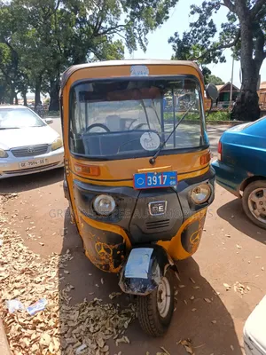 Bajaj RE 2021 Yellow