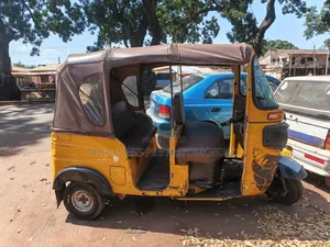 Bajaj RE 2021 Yellow