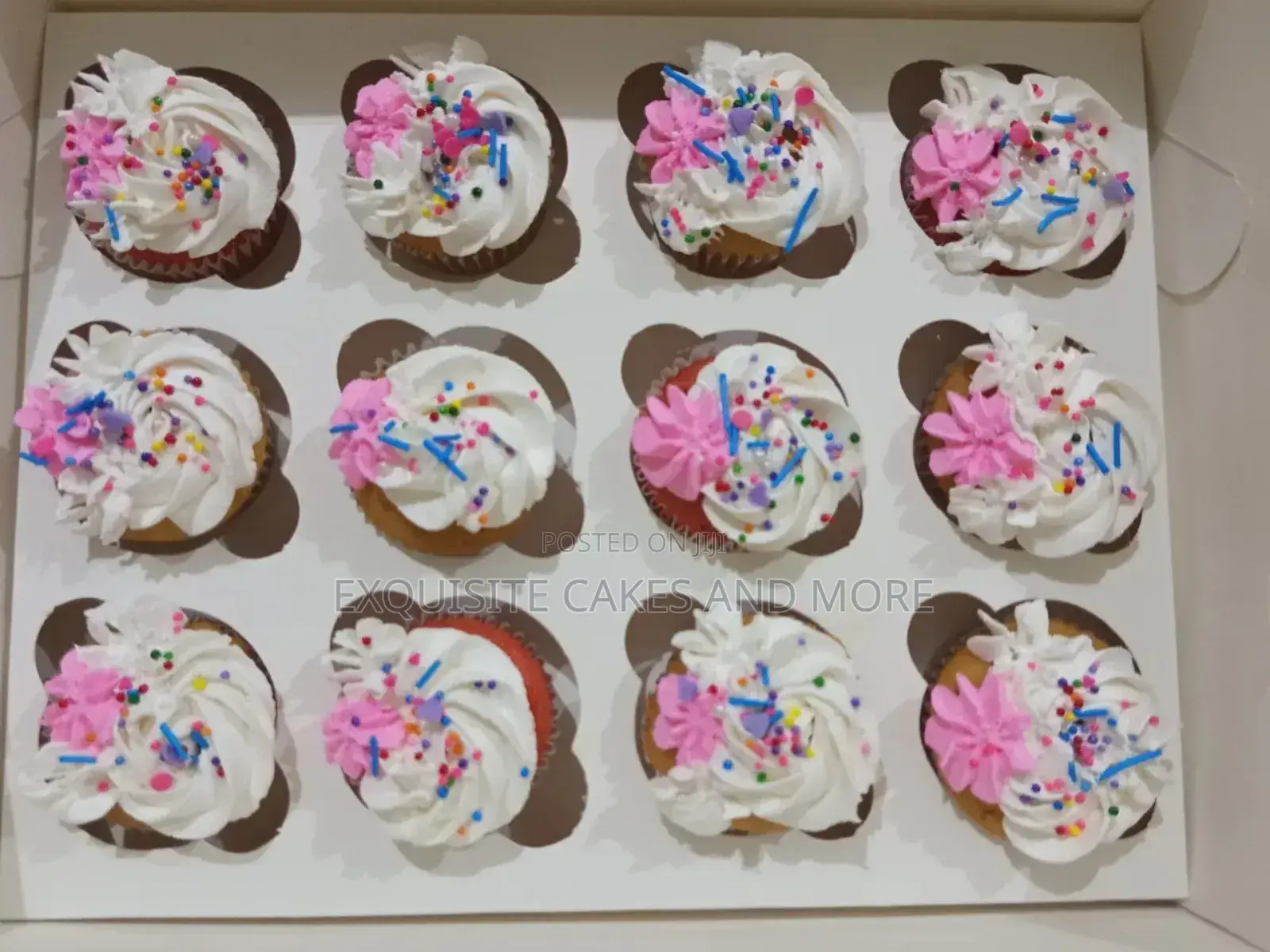 12 Vanilla and Strawberry Cupcakes, Order