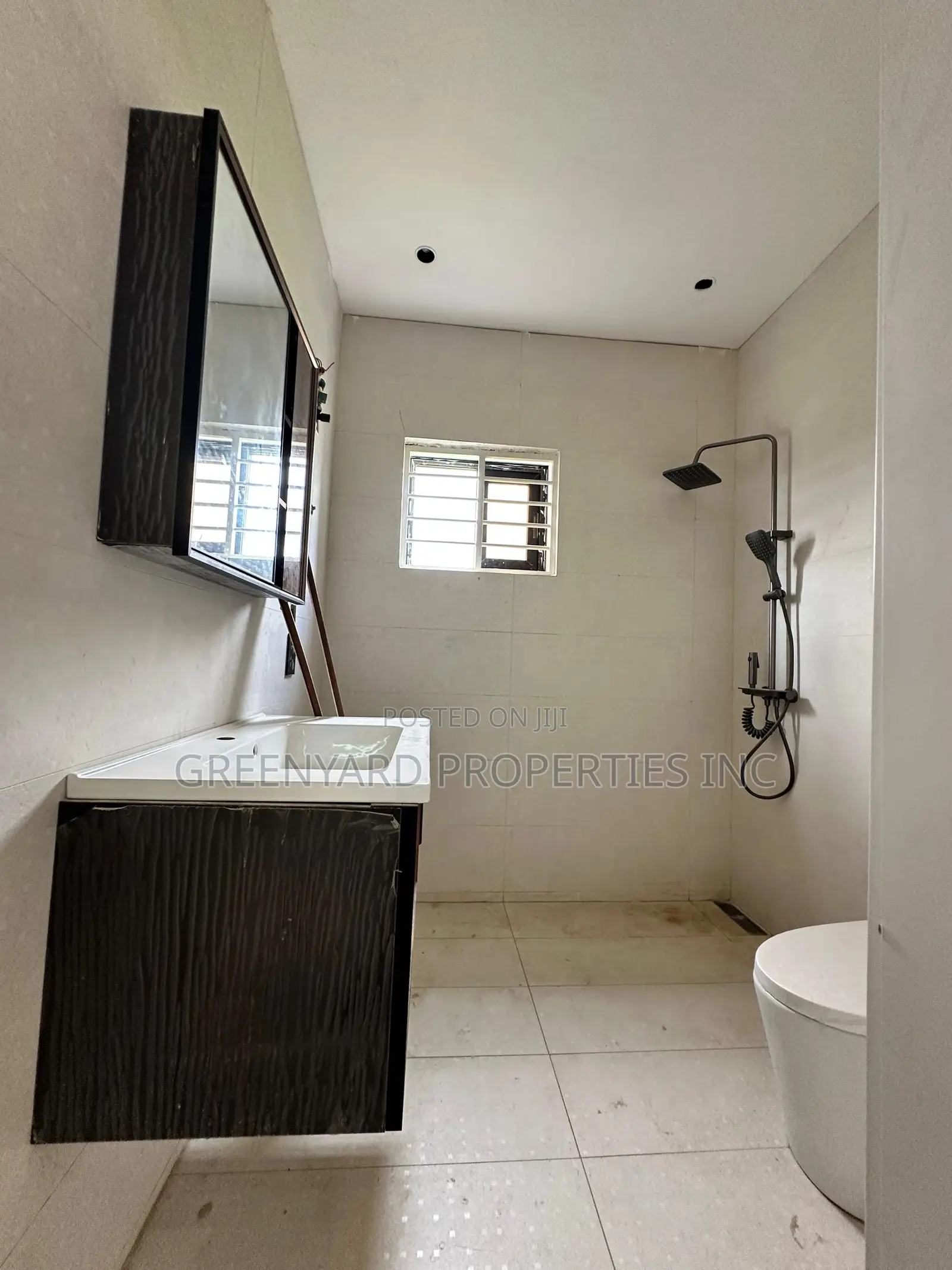 4bdrm House in Adenta for sale
