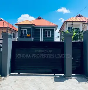 4bdrm Duplex in Lakeside, Tema Metropolitan for rent