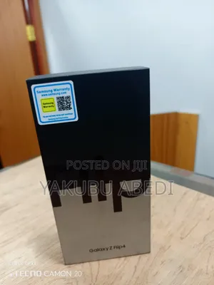 New Samsung Galaxy Z Flip4 256 GB Purple