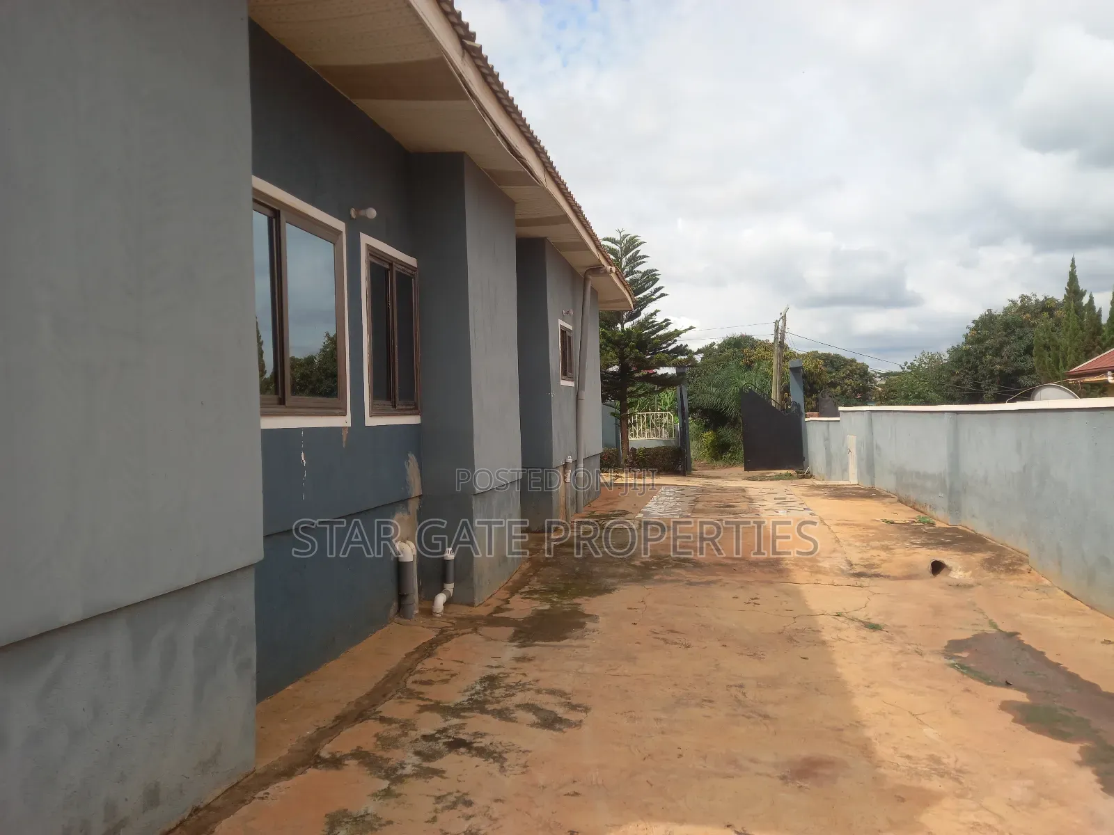 Guest House for Sale at Kodie ( Operational)