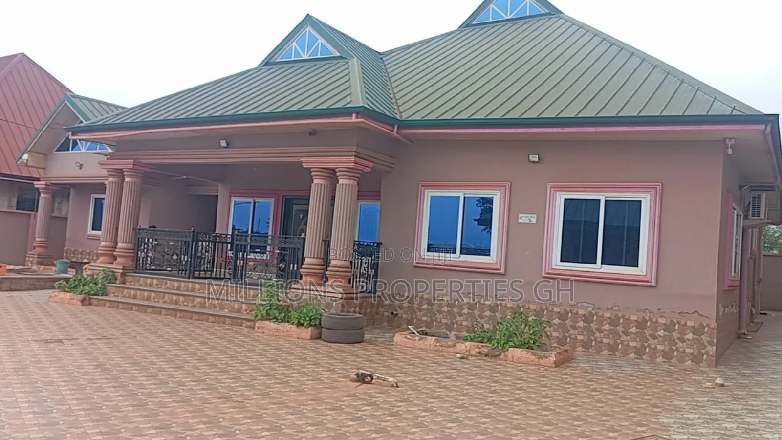 5bdrm House in Millions Properties, Kumasi Metropolitan for sale