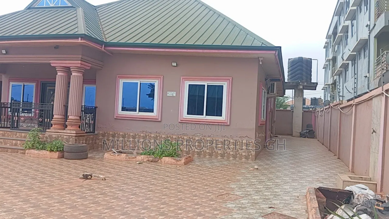 5bdrm House in Millions Properties, Kumasi Metropolitan for sale