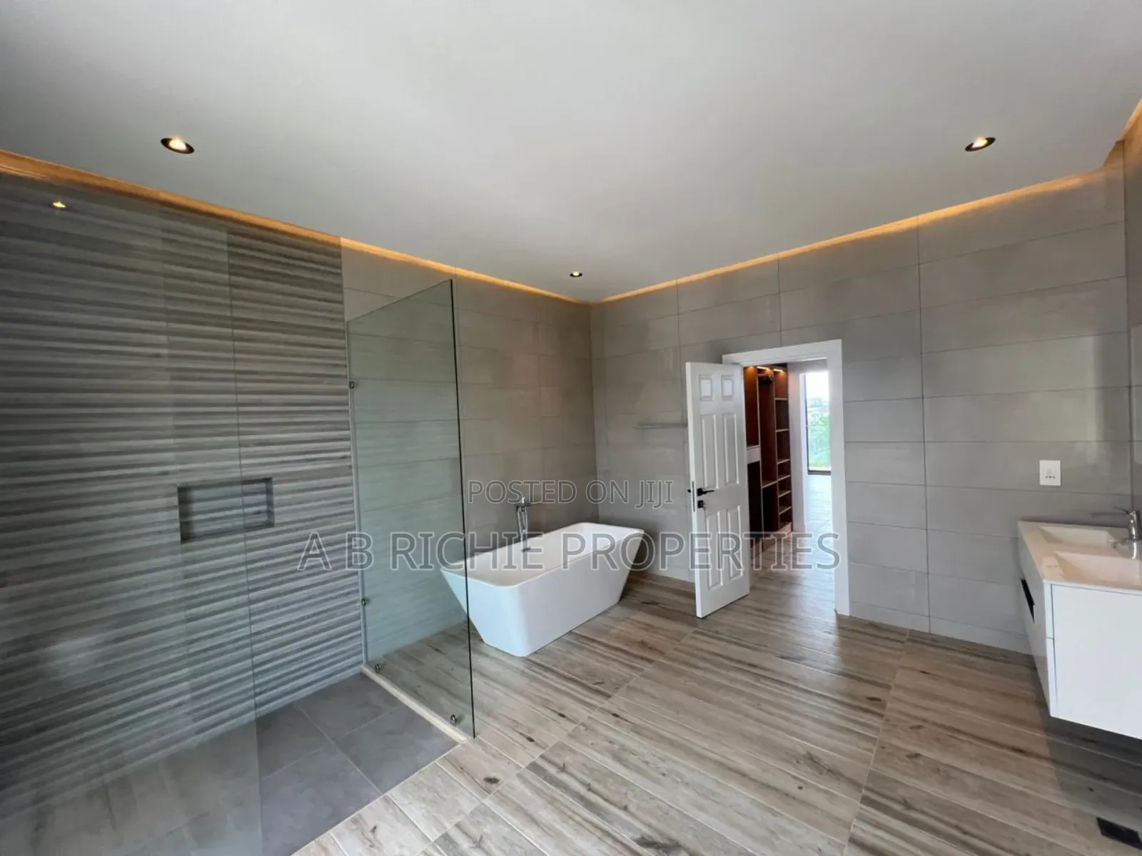 4bdrm House in Ab Richie Properties, Dzorwulu for sale