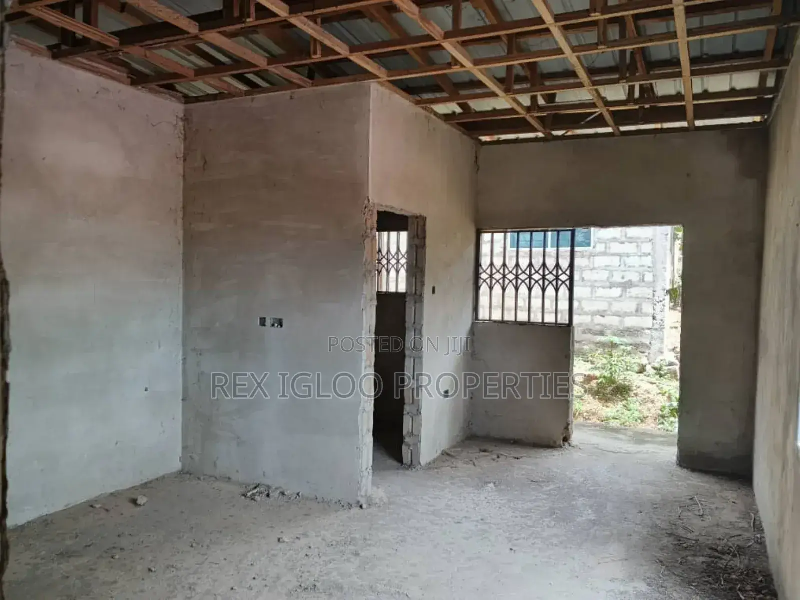 10bdrm House in Weija, Warehouse, Accra Metropolitan for sale
