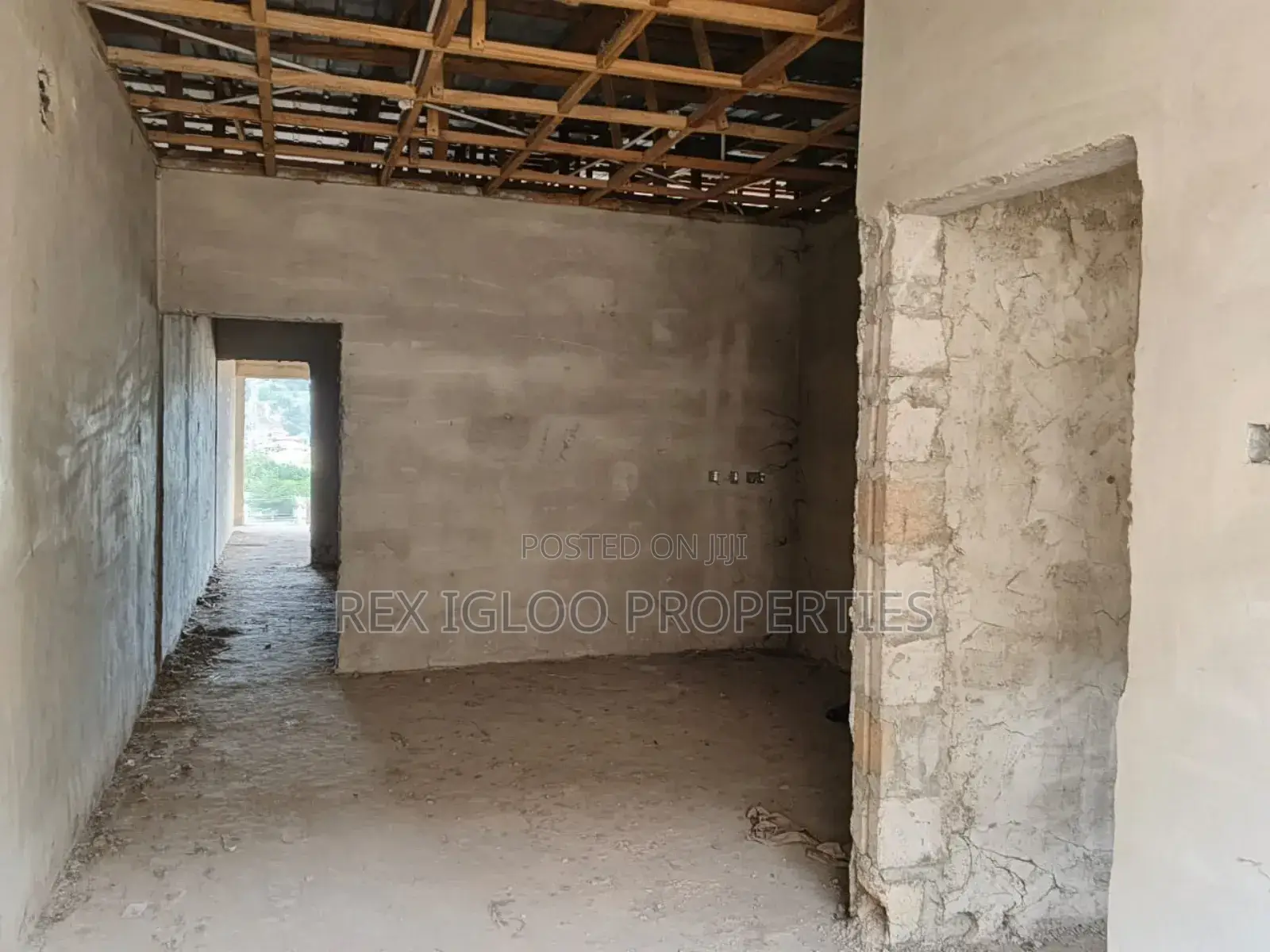 10bdrm House in Weija, Warehouse, Accra Metropolitan for sale