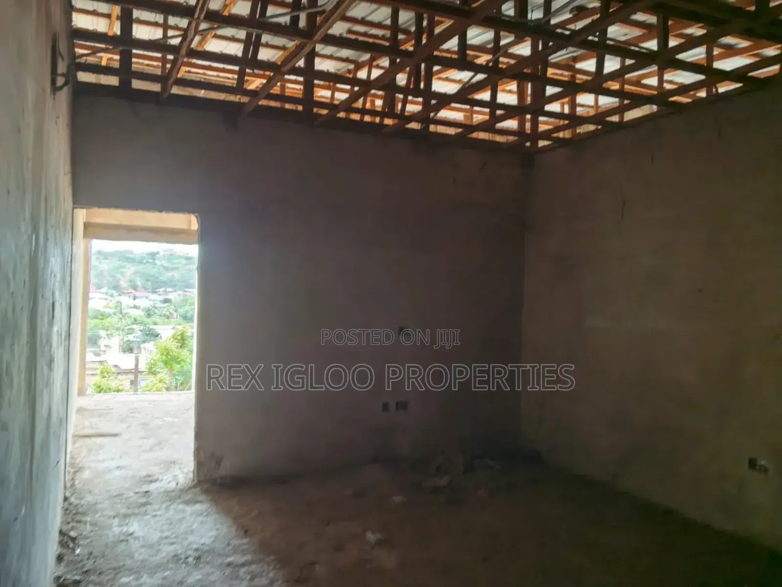10bdrm House in Weija, Warehouse, Accra Metropolitan for sale