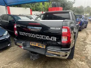 Toyota Hilux 2021 Black