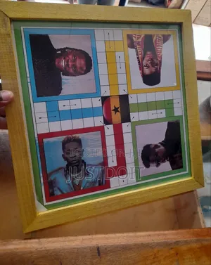 Ludo / Snakes and Ladders Game.