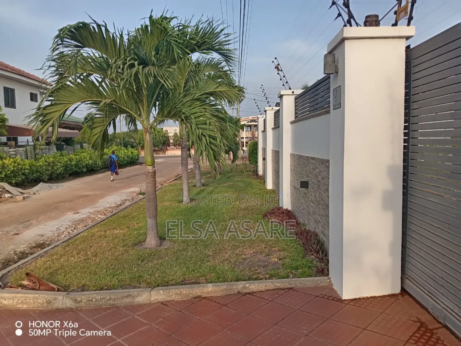Furnished 5bdrm House in Community 20,, Tema Metropolitan for sale