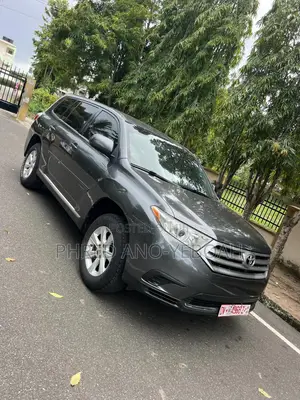 Toyota Highlander 2.7L 2WD 2013 Gray