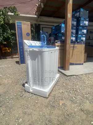 Compact Efficient Midea Twin-Tub Washer 7kg