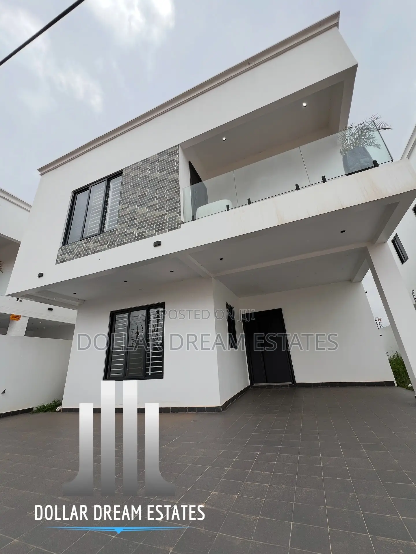 3bdrm Townhouse/Terrace in Adjiriganor for sale