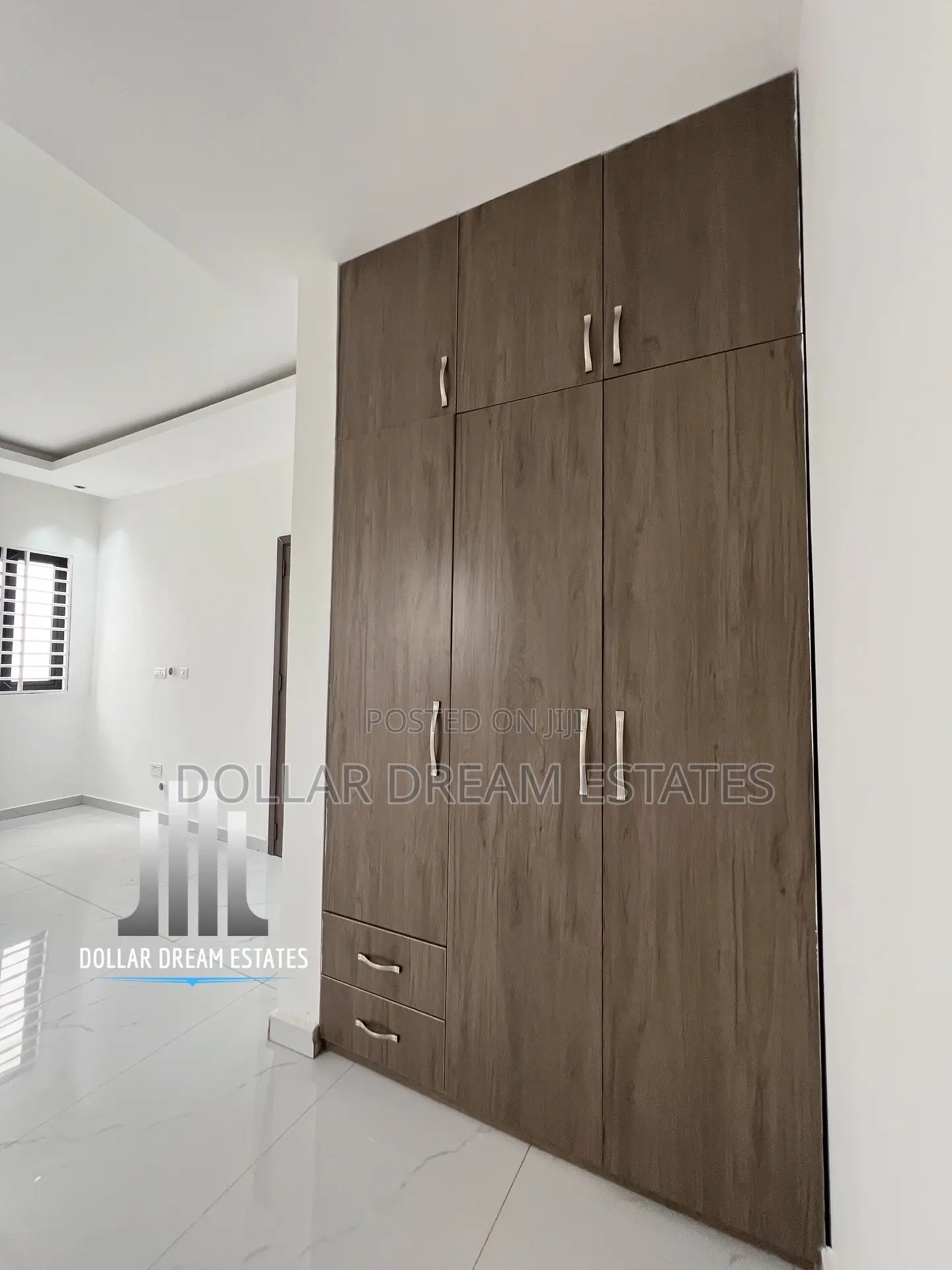 3bdrm Townhouse/Terrace in Adjiriganor for sale