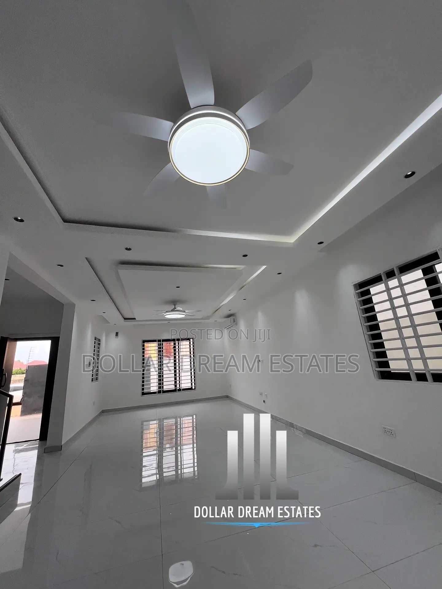 3bdrm Townhouse/Terrace in Adjiriganor for sale