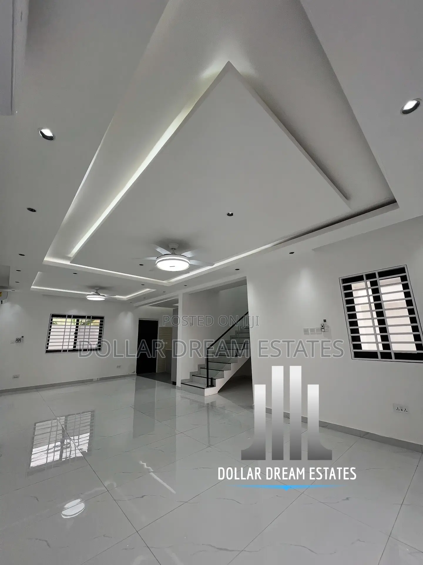 3bdrm Townhouse/Terrace in Adjiriganor for sale