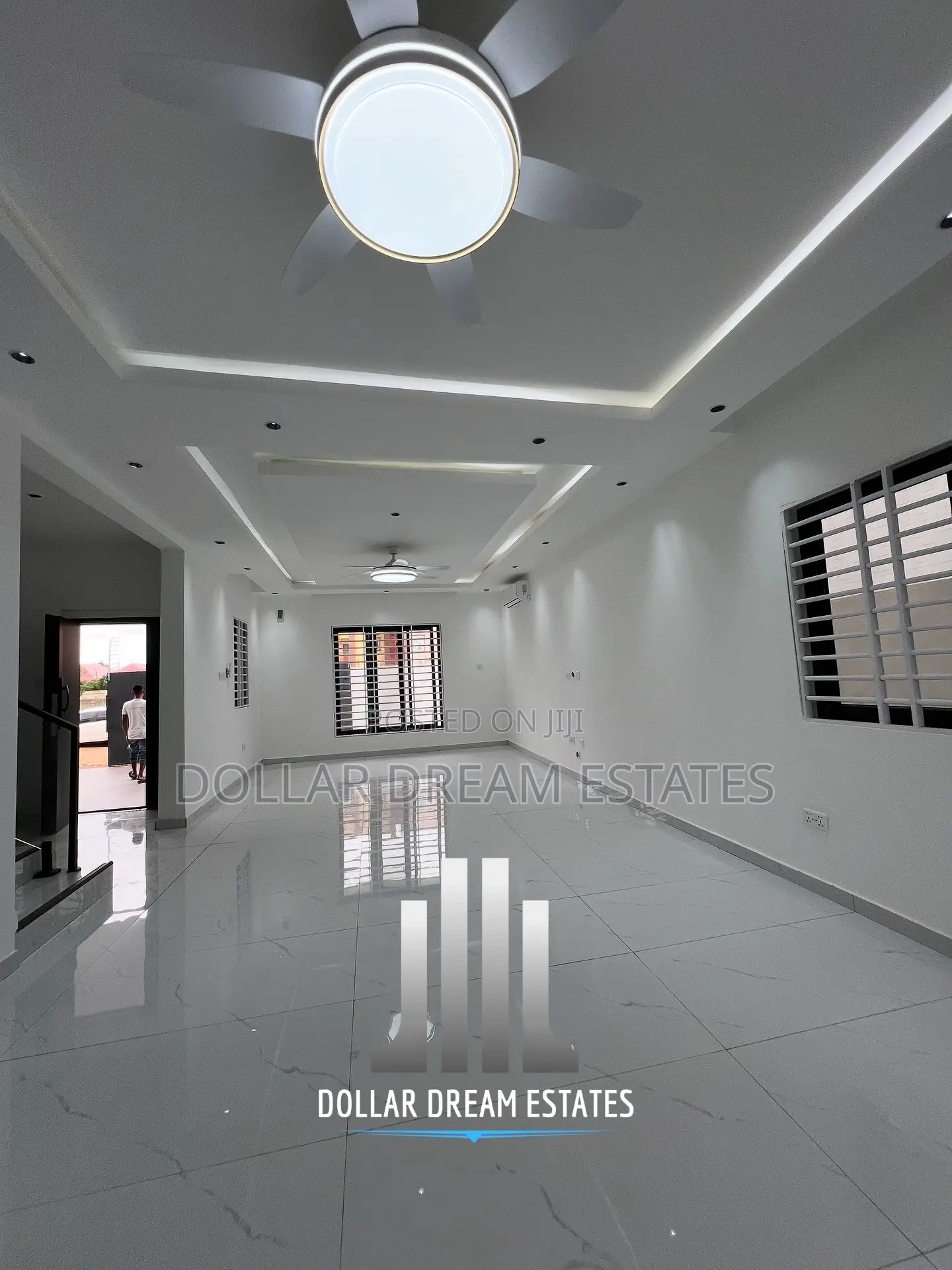 3bdrm Townhouse/Terrace in Adjiriganor for sale