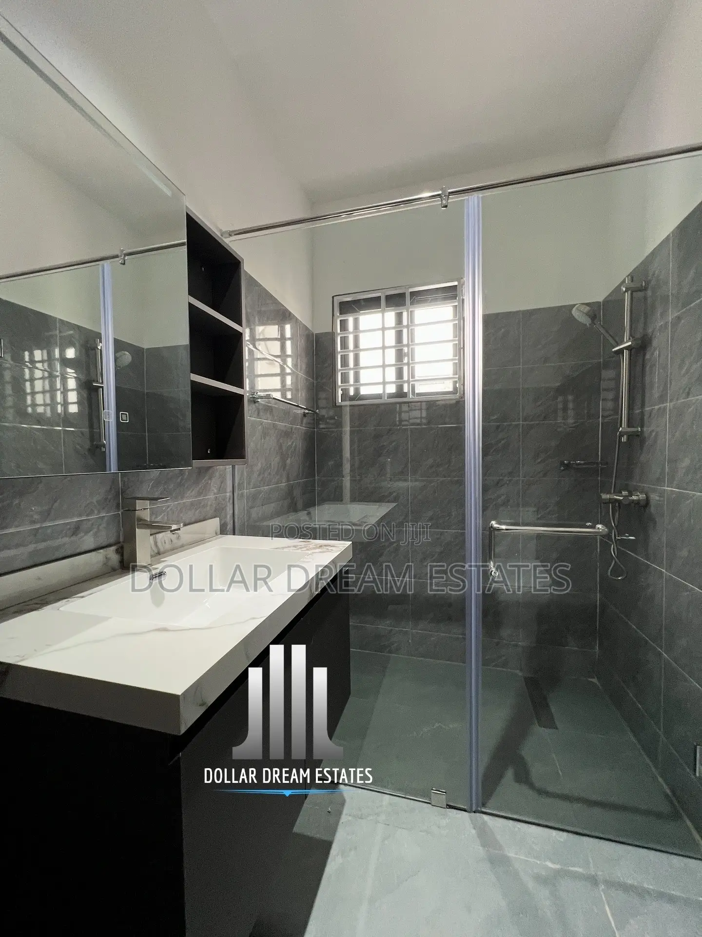 3bdrm Townhouse/Terrace in Adjiriganor for sale