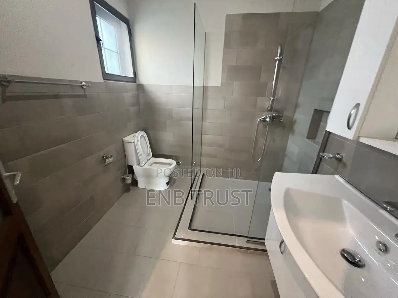 4bdrm Townhouse / Terrace in Tema Community 6, Sakumono for rent