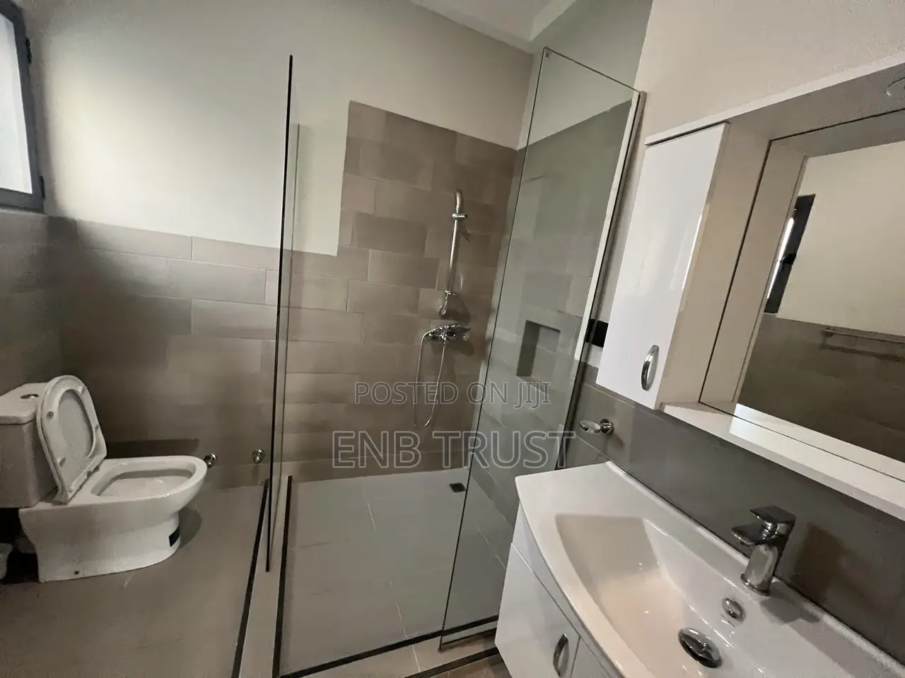 4bdrm Townhouse / Terrace in Tema Community 6, Sakumono for rent